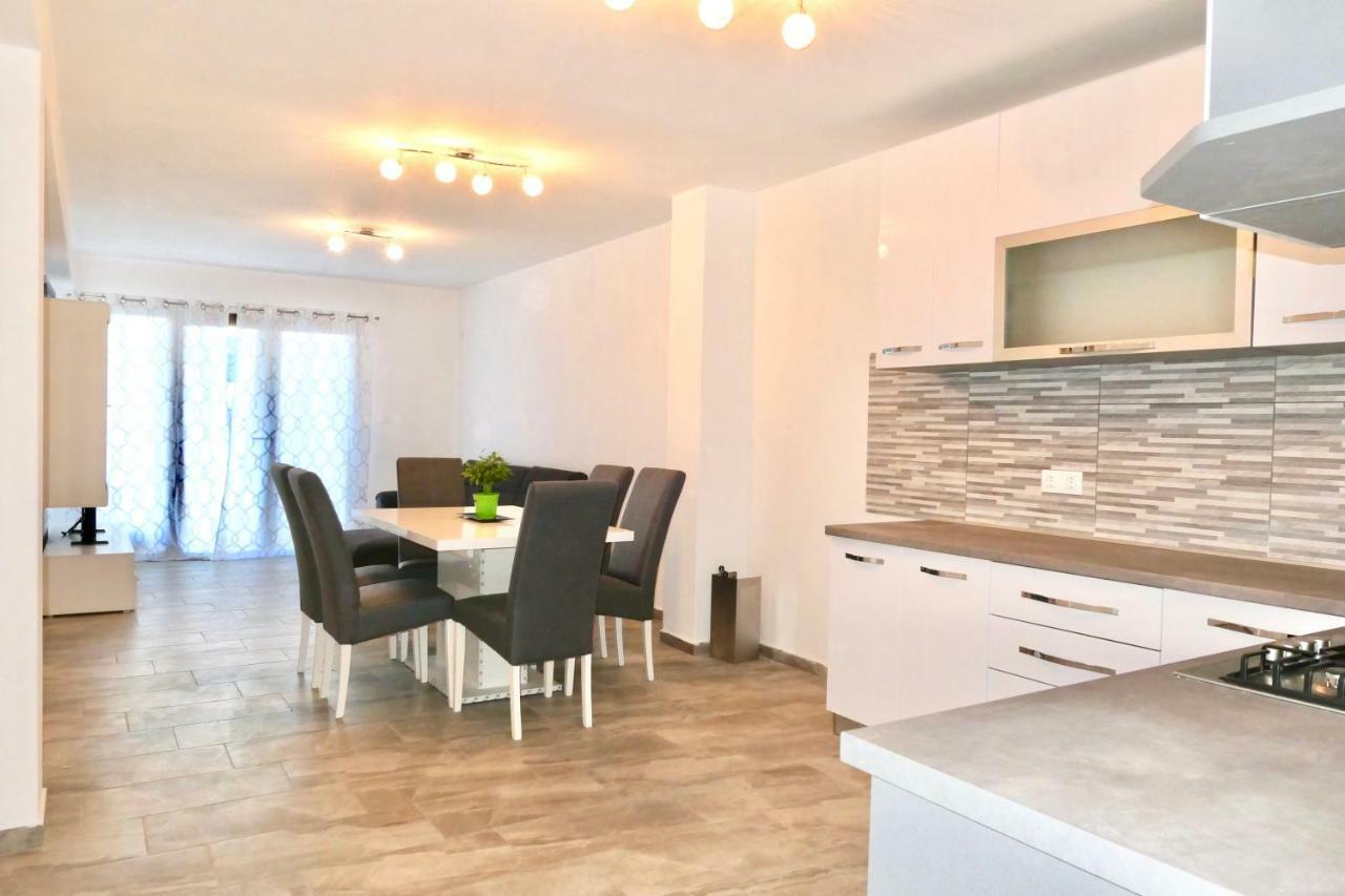 Antonia Apartments Zavalatica Exterior photo